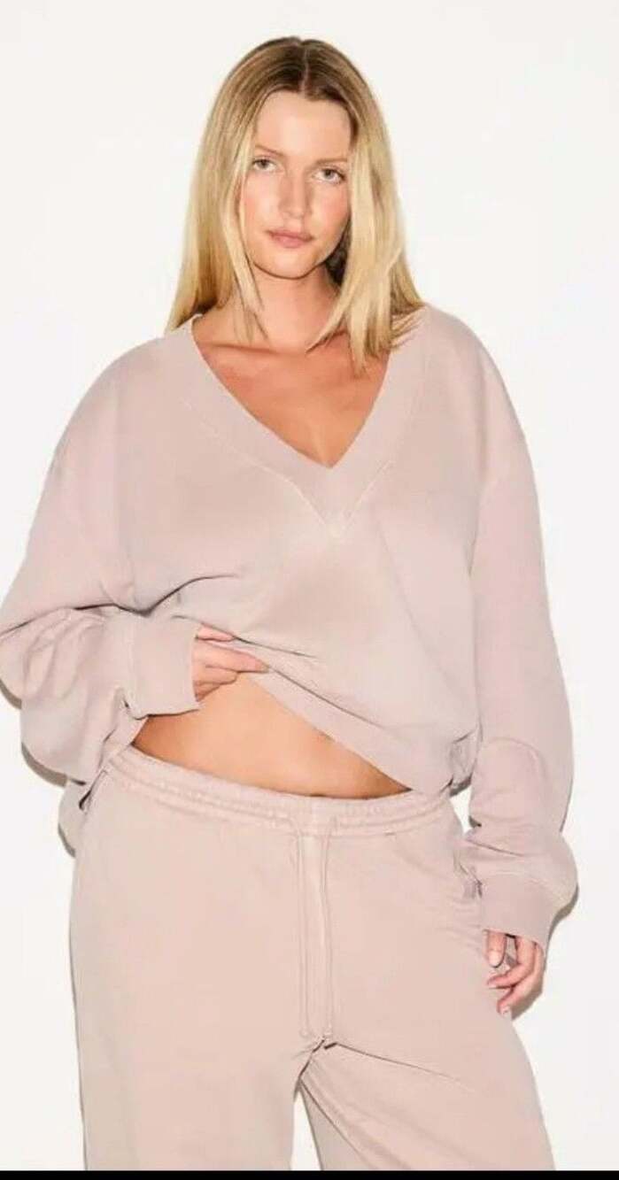 Skims Boyfriend Fleece V Neck Pullover Size MEDIUM Light Fawn